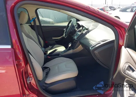 2016 Ford Focus Titanium z USA, uszkodzony, nr VIN 1FADP3N27GL256143